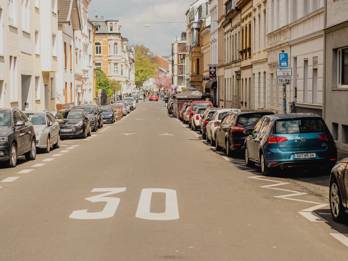 Wohnstraße in einer deutschen Stadt
